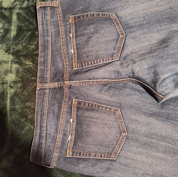 Gap women Denim. Size 32. Good condition. - Picture 4 of 4